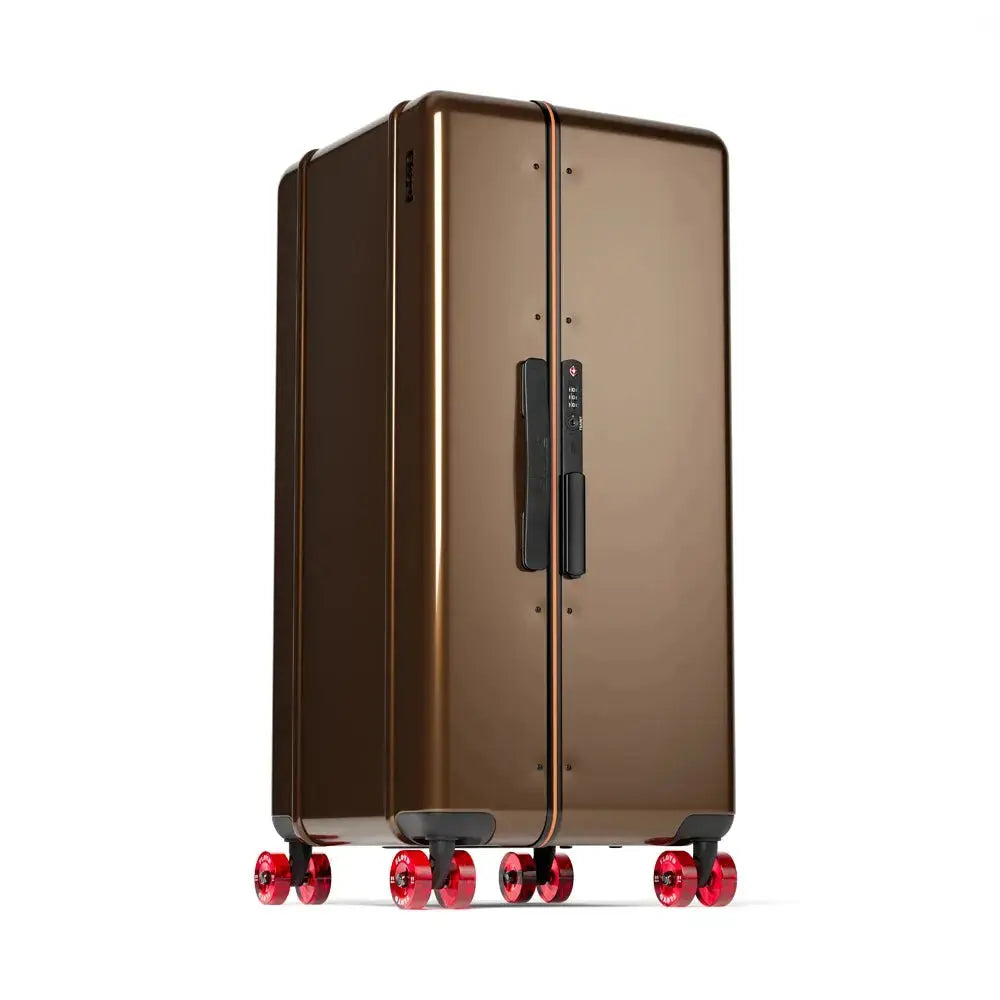 Three-quarter view of the Floyd Bold suitcase in Bronco Brown