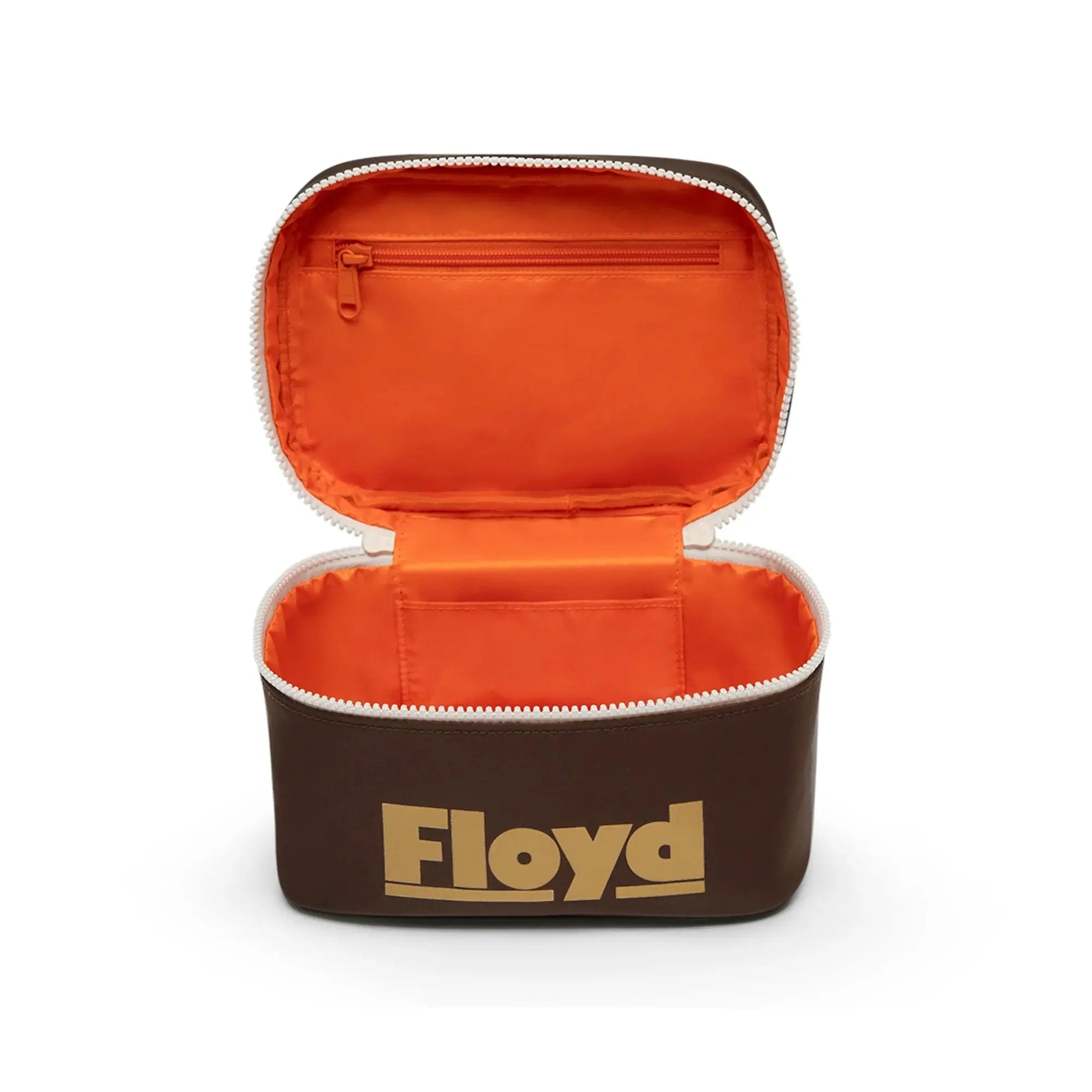 Open interior – Floyd Travel Kit in Bronco Brown