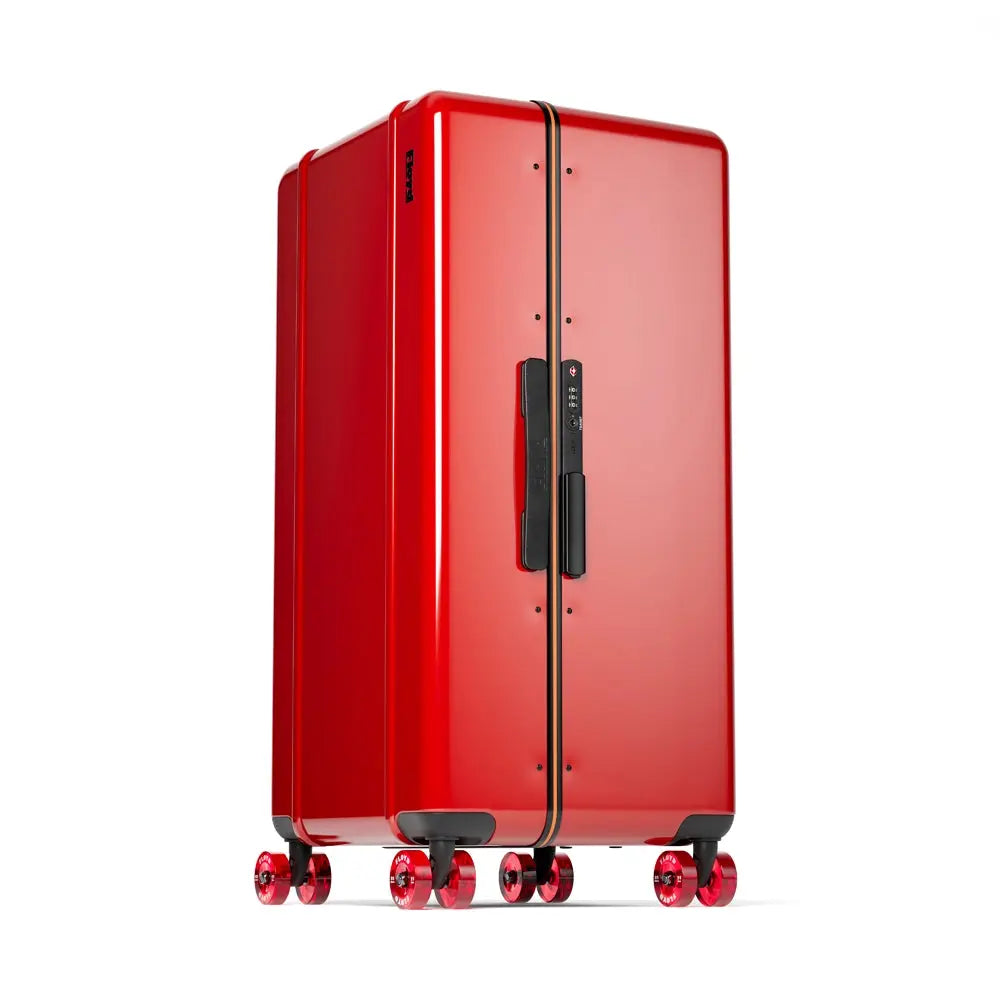 Three-quarter view of the Floyd Bold suitcase in Bahia Red
