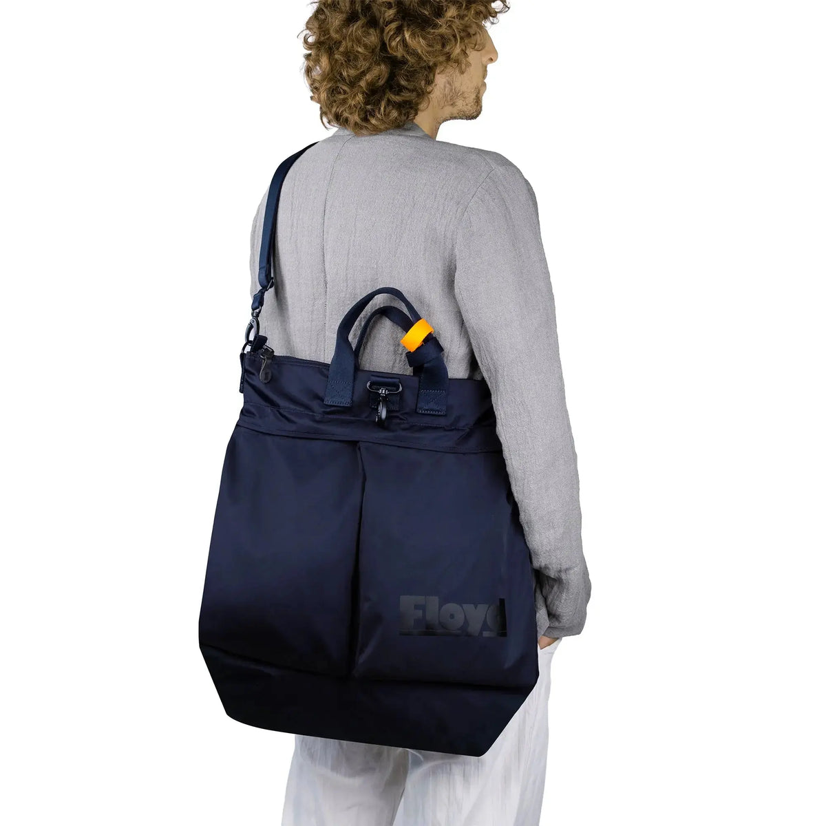 Shoulder carry – Floyd Helmet Bag in Galaxy Night