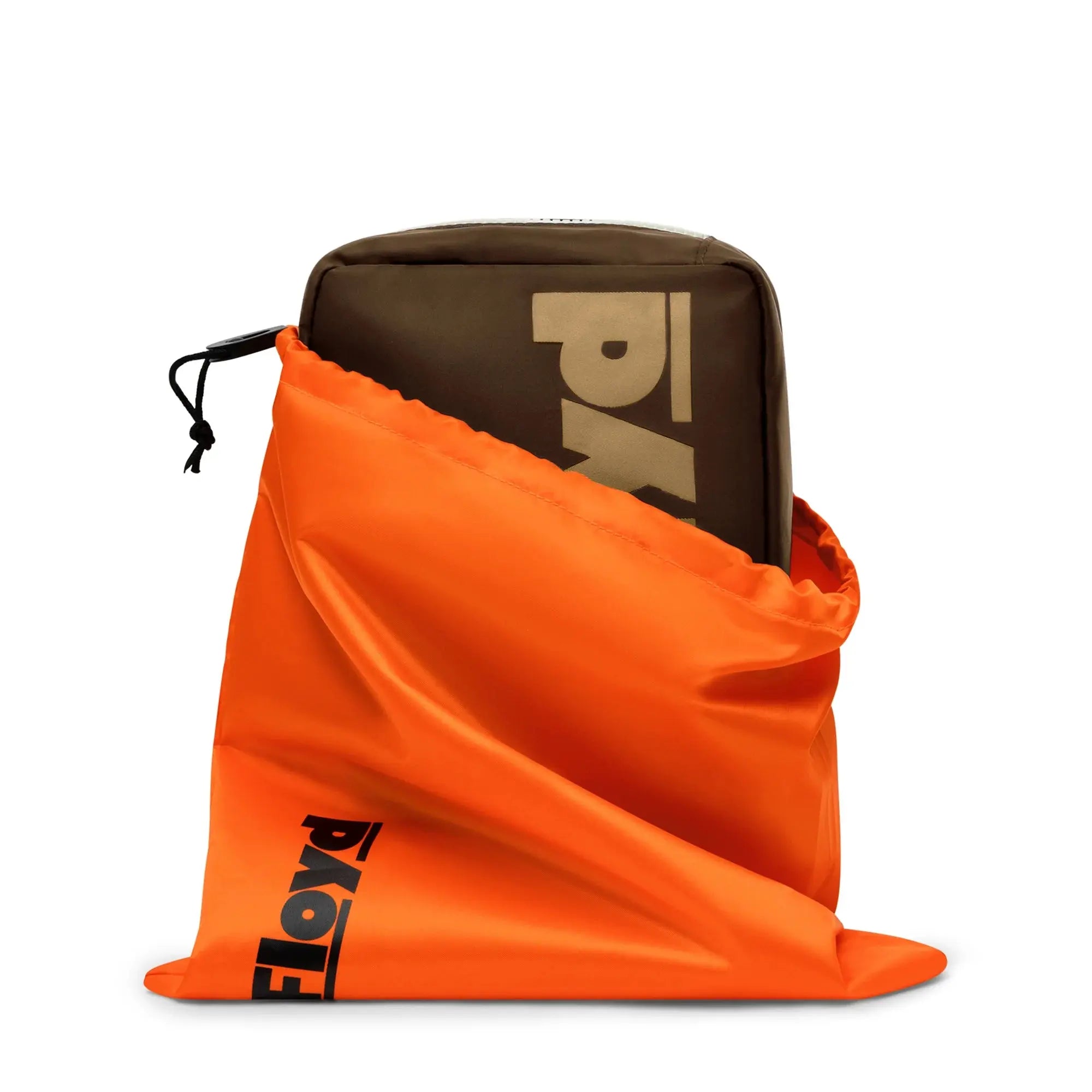 Included duster bag – Floyd Washkit in Bronco Brown