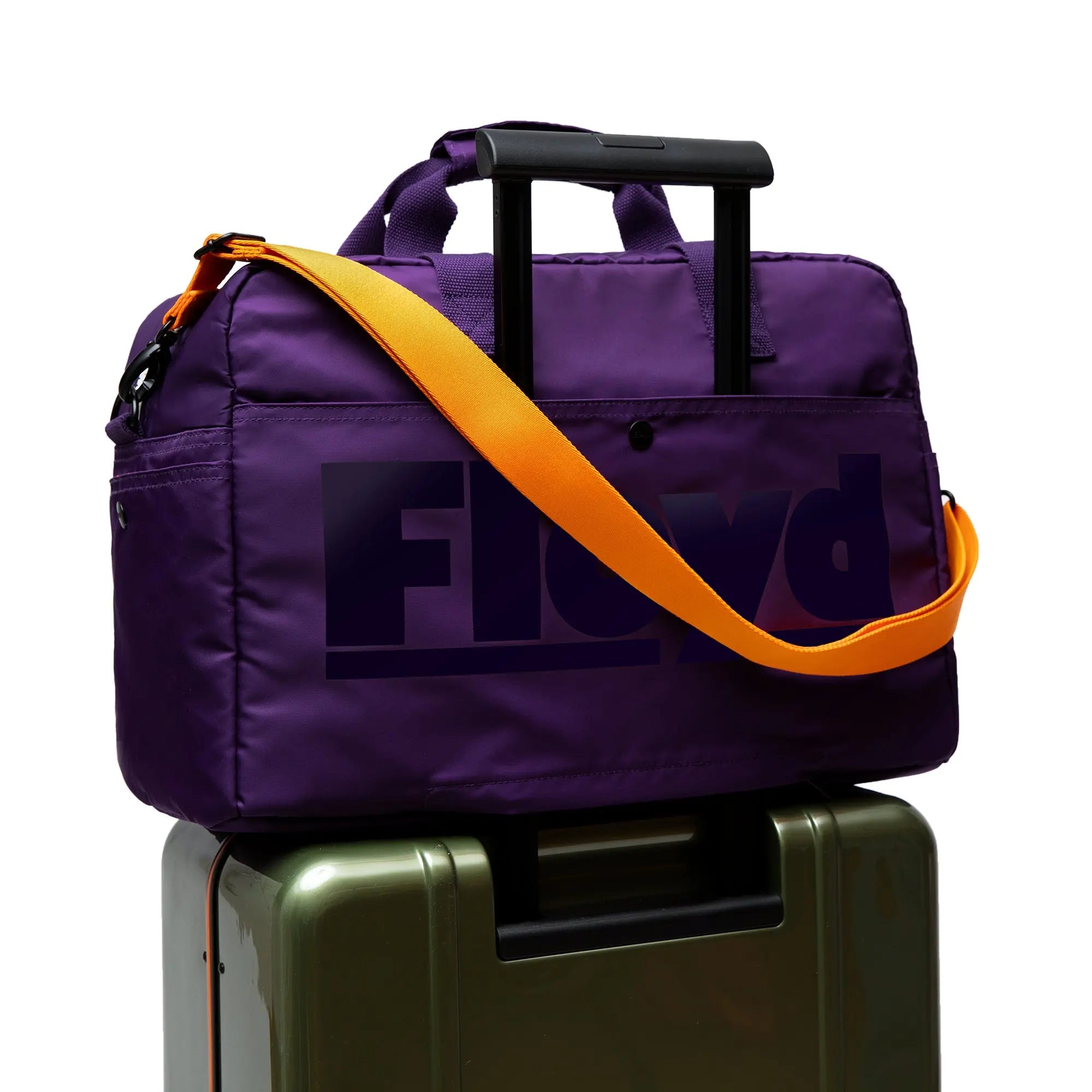 Luggage sleeve – Floyd Weekender travel bag in Funky Lilac