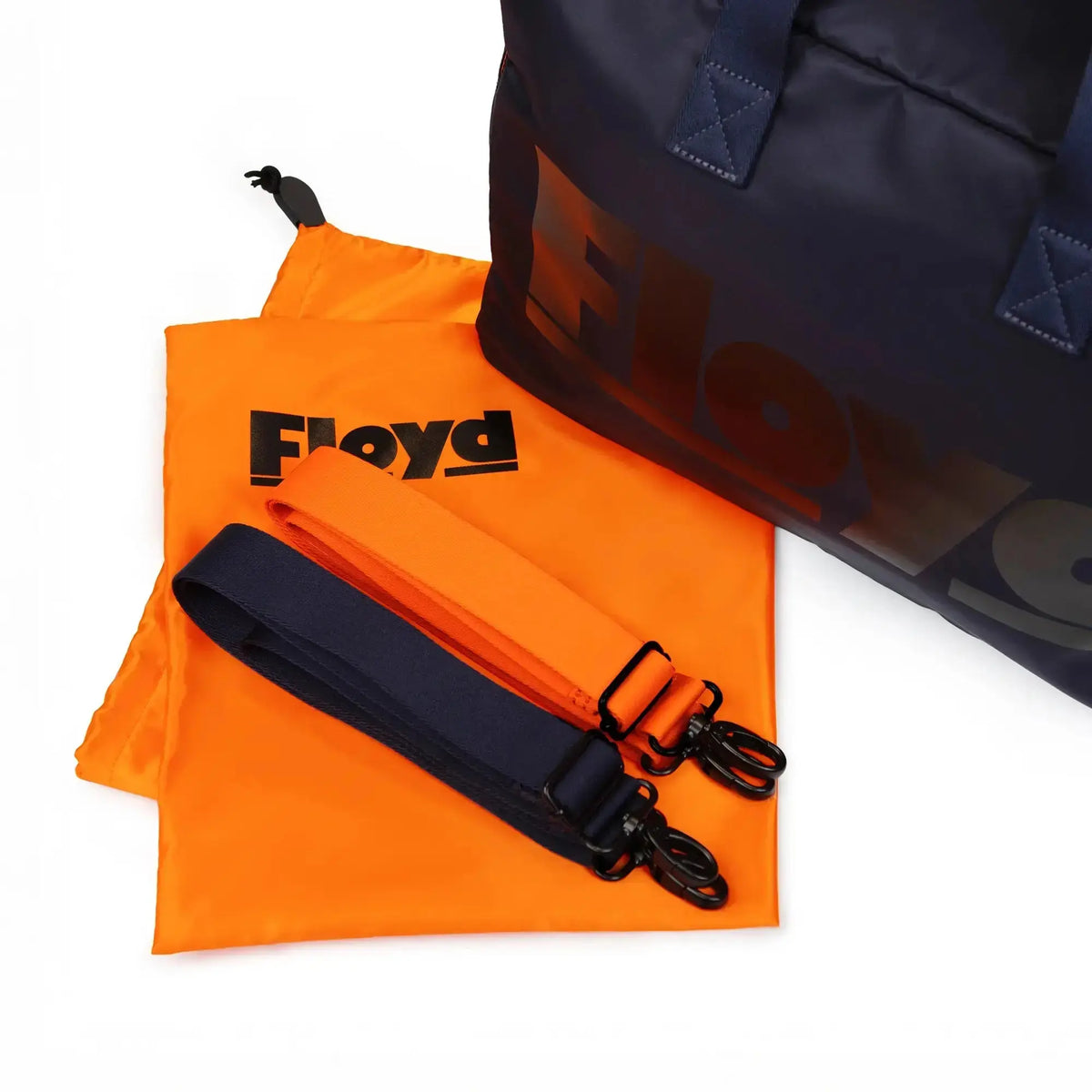 Included shoulder straps – Floyd Weekender travel bag in Galaxy Night